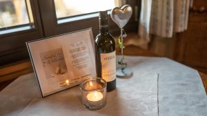 d'Alpen Apartments – s'Wälder Zimmer – Willkommensgeschenk